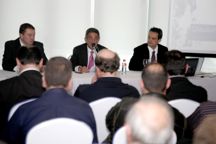 Revilla clausura la asamblea de la Asociación de Excavadores