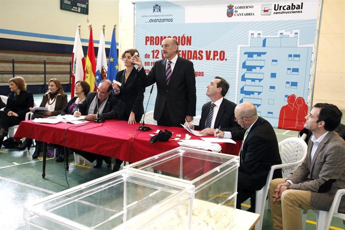 Mazón en un sorteo de viviendas