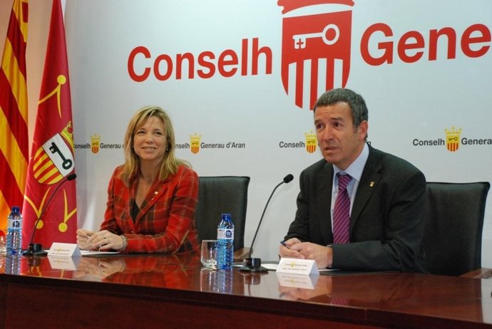 La vicepresidenta del Govern, Joana Ortega, y el Síndic de Aran, Francés Boya