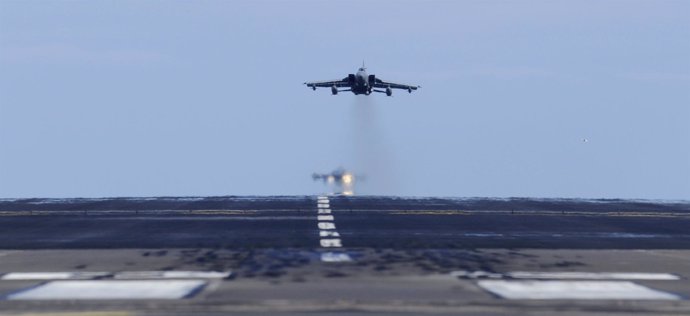 La RAF comienza a desplegar aviones en el Mediterráneo, guerra en Libia