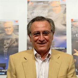 manolo escobar cantante musica teatro albeniz de manolo a escobar sentado