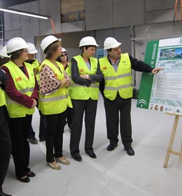 La consejera de Obras Públicas y Viviendas, Josefina Cruz, visita las obras de l