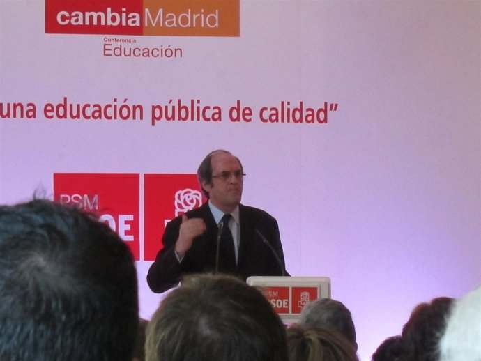 Gabilondo en convención de Educación del PSM