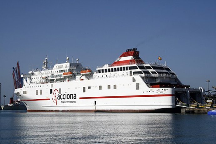 Buque de Acciona-Trasmediterránea 