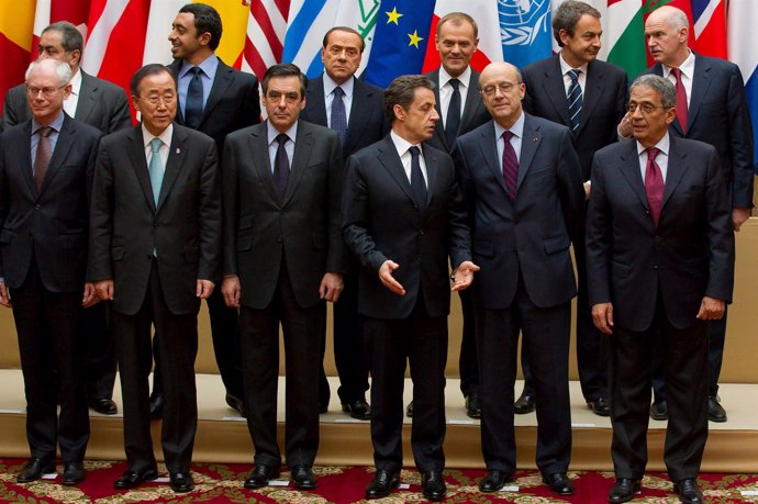 Zapatero en la Cumbre de París para Libia