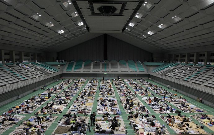Japón - Terremoto. Refugiados en un estadio