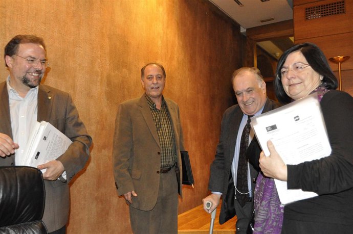 La socialista María Pellicer, homenajeada por sus compañeros de la Comisión Agra