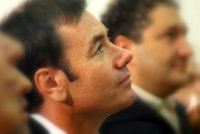 Gómez promete un banco público que financie a emprendedores y a gente con ideas