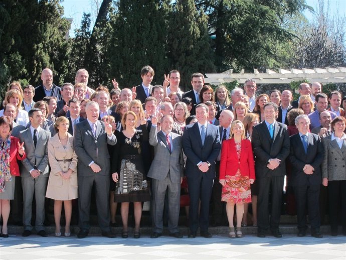 Tomás Gómez y los integrantes de su lista electoral