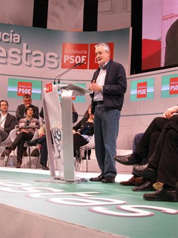 Griñán durante su intervención en la Convención Municipal del PSOE