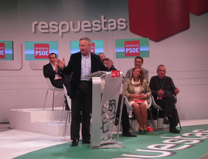 Blanco durante su intervención en la Convención Municipal del PSOE