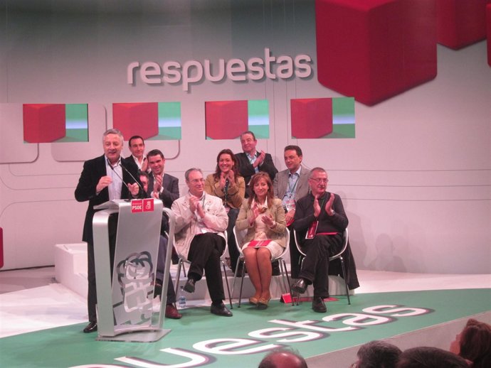El ministro de Fomento, José Blanco, hoy en la Convención Municipal del PSOE en 