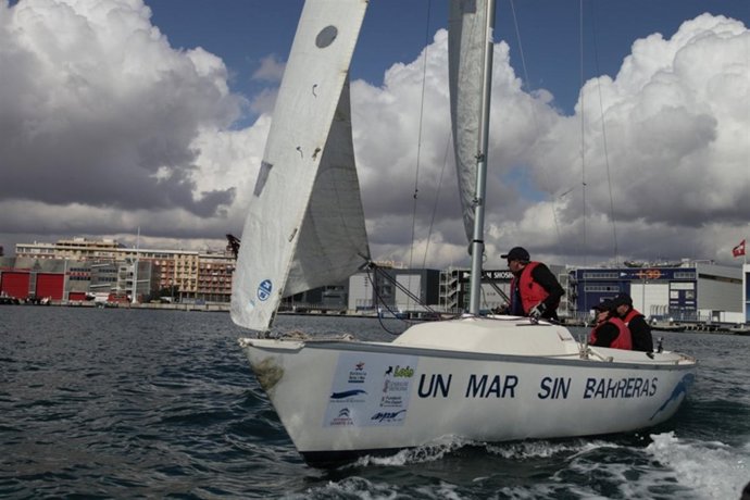 Ndp. Una Tripulación Española Disputa En Australia El Mundial De Vela Para Ciego