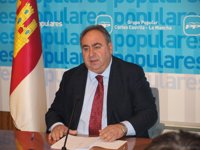 Tirado (PP) alerta de que Barreda volverá a subir los impuestos a los  castellano-manchegos "para pagar su despilfarro"