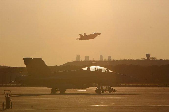 F-18 españoles despegando rumbo a Italia
