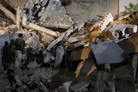 Un edificio del palacio de Gadafi, dañado tras un bombardeo