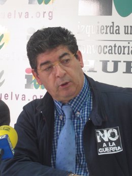 El coordinador general de IULV-CA, Diego Valderas, en rueda de prensa