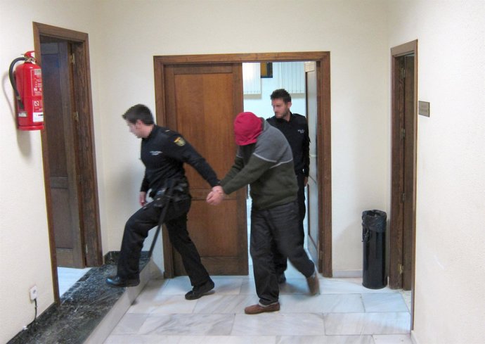 Acusado de matar a cuchilladas a un hombre que mantenía una relación sentimental