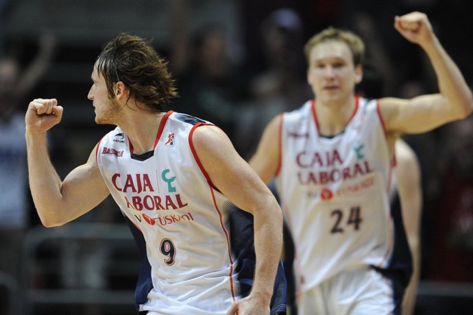 Teletovic coge un rebote