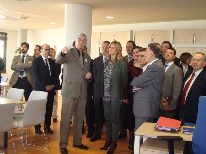 Cristina garmendia, durante su visita al edificio Envite.