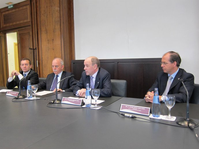 Rueda de prensa de las jornadas 'El futuro de la economía aragonesa'