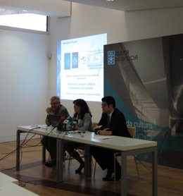 La Secretarua de Modernización, Mar Pereira, en el centro, presenta el mapa de c