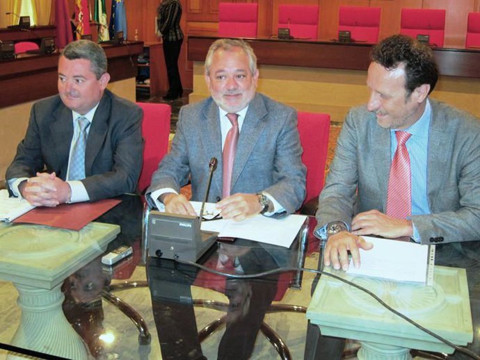 El alcalde de Córdoba, Andrés Ocaña, y el subdelegado del Gobierno en Córdoba, J