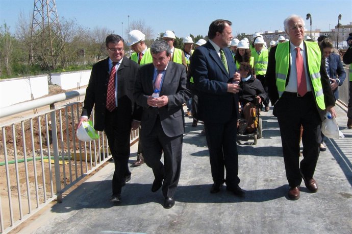 El alcalde de Sevilla, Alfredo Sánchez Monteseirín, y el delegado del Gobierno e