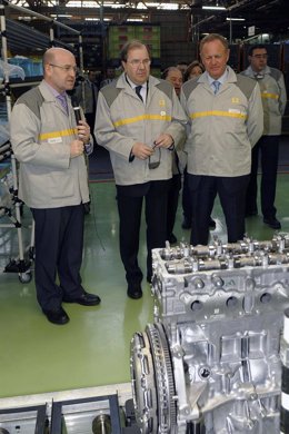 El presidente de la Junta, Juan Vicente Herrera, visita la planta de Motores de 