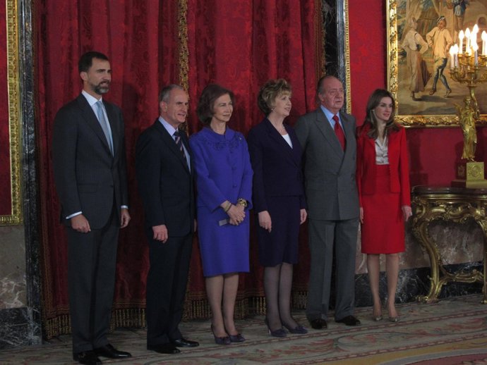 Los Reyes y los principes reciben a la presidenta de Irlanda, Mary McAleese, y a