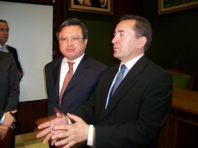 El embajador  chino en España, Zhu Bangzao 