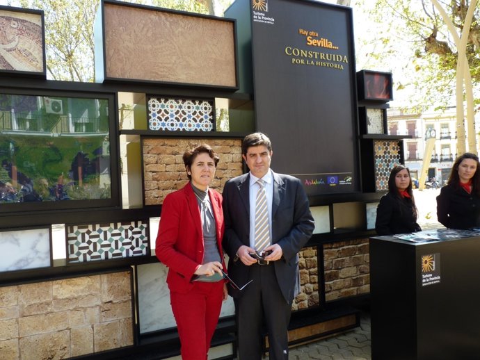Presentación de la exposición de la Diputación 'Hay otra Sevilla construida por 