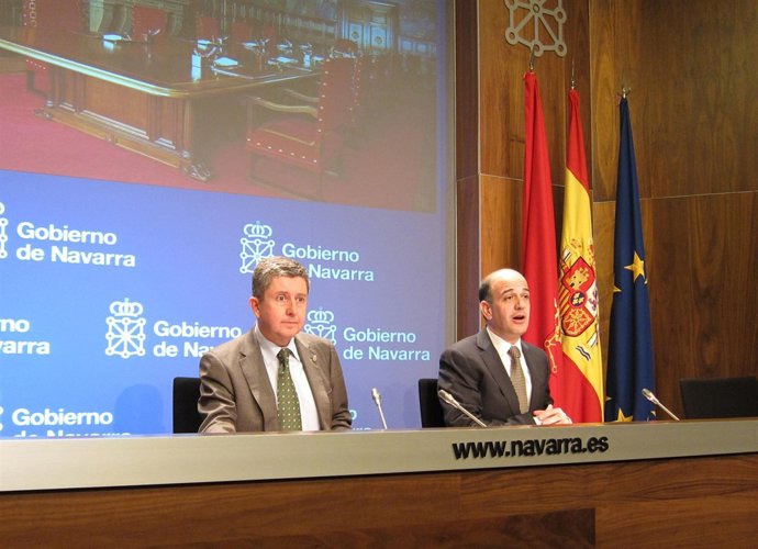 El vicepresidente segundo del Gobierno de Navarra, Álvaro Miranda, y el portavoz