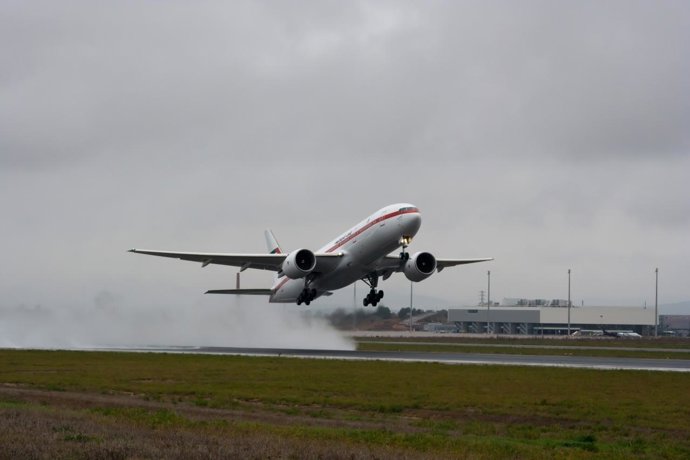 Un avión despega del aeropuerto de Ciudad Real
