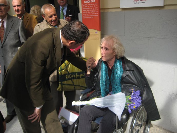 Cámara saluda al poeta Soren Peñalver