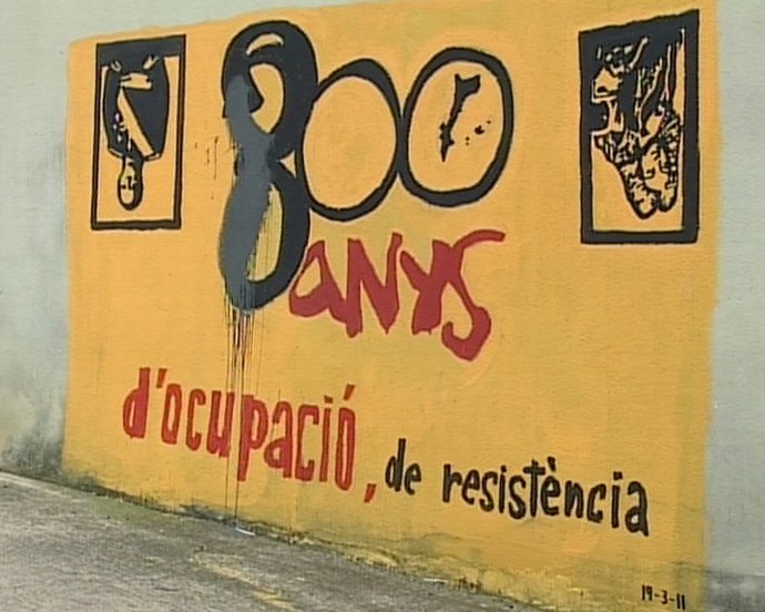 Pintan un mural con la imagen del Rey cabeza abajo