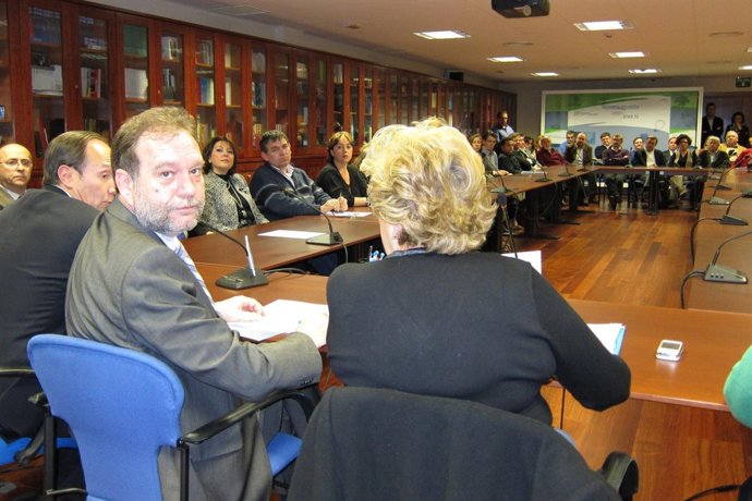 La ponente de Educación del Libro Blanco del PP, Mª Carmen Moreno y el consejero