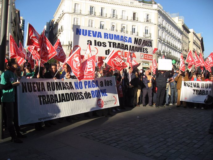 Protesta de trabajadores de Nueva Rumasa en la Puerta del Sol