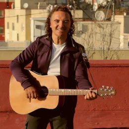 El cantautor Migueli.