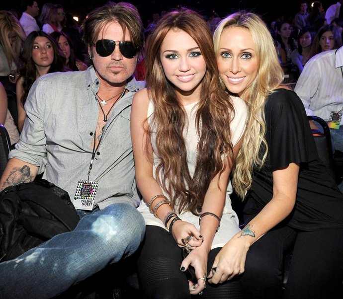 Billy Ray Cyrus, Tish Cyrus y su hija Miley