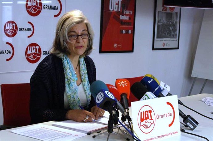 La secretaria general de UGT Granada, Manuela Martínez