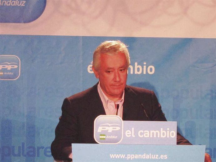 El presidente del PP-A, Javier Arenas, en rueda de prensa