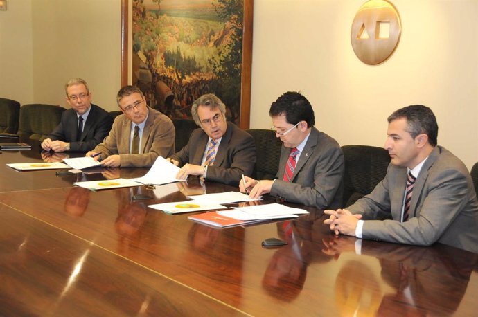 Firma del convenio entre CAM y Proexport