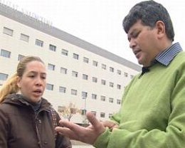 Padres de uno de los menores heridos en la mano