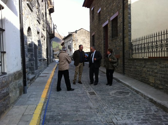 Inauguración de la remodelación de la calle San Julián, en Biescas