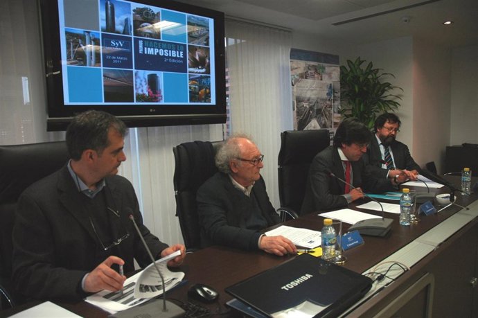 Punset y Manrique durante la presentación de los premios Sacyr