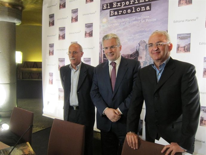 Garzón, y los periodistas Jordi Bordas y Eduardo Martín Pozuelo