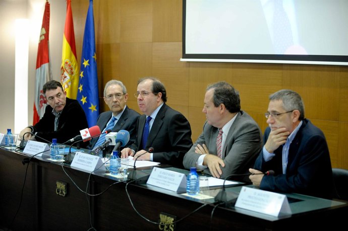 El presidente de la Junta en unas jornadas del CES sobre colaboración pública-pr