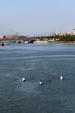 Río Guadalquivir a su paso por Sevilla