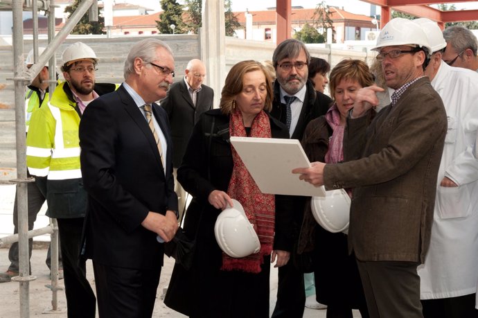 La consejera de Salud de Navarra visita las obras del nuevo edificio de urgencia
